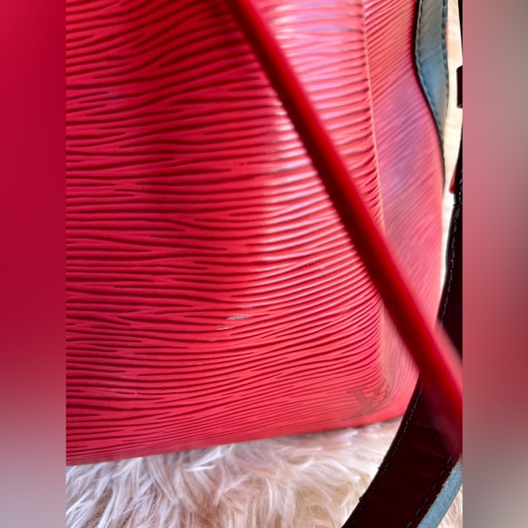 ‼️SOLD‼️ Louis Vuitton Petit Noe Handbag Epi Leather - Picture 13 of 15